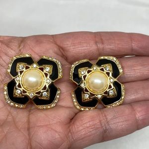 Stunning vintage Joan Rivers clip on earrings